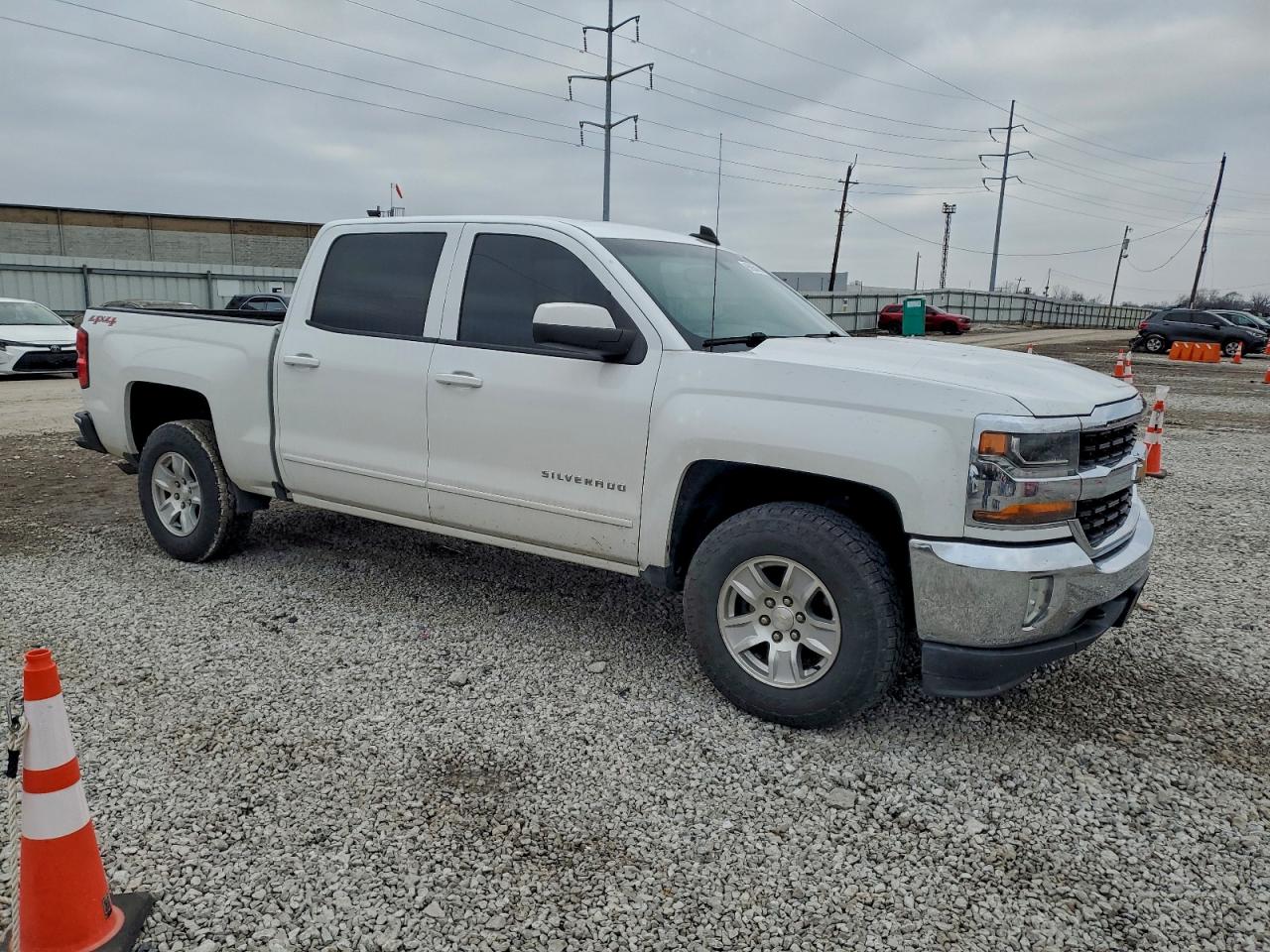 2017 CHEVROLET SILVERADO K1500 LT photo 4