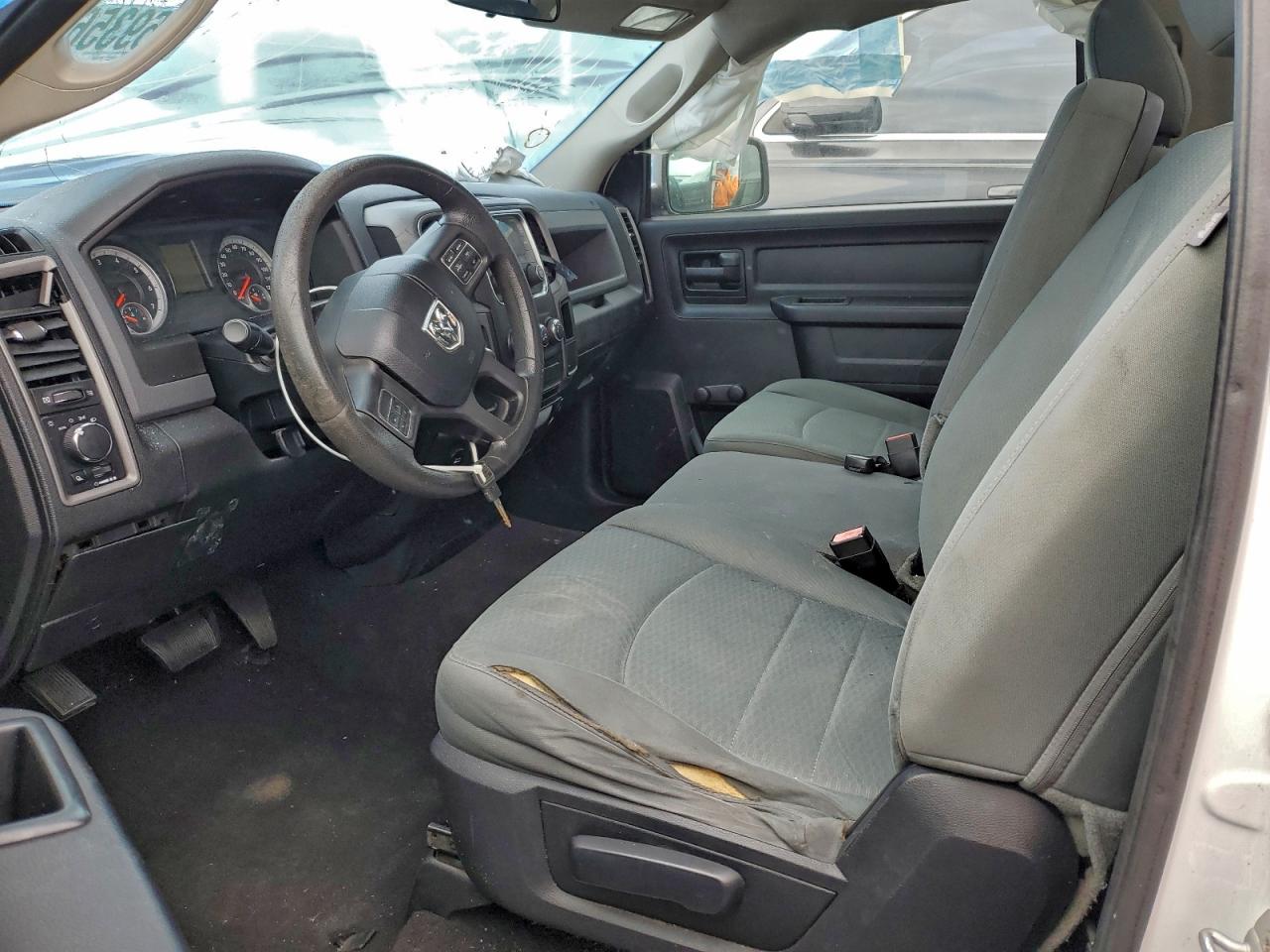 2014 RAM 1500 ST photo 7