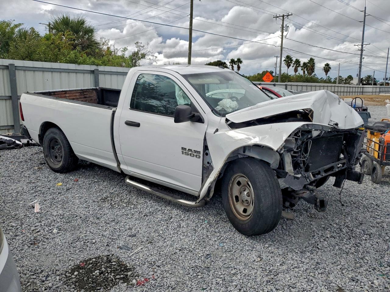 2014 RAM 1500 ST photo 4
