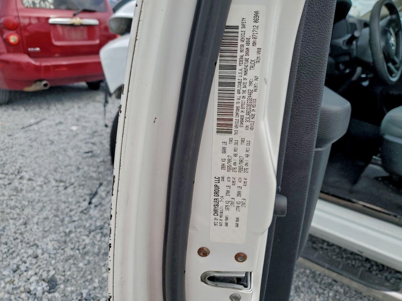2014 RAM 1500 ST photo 13