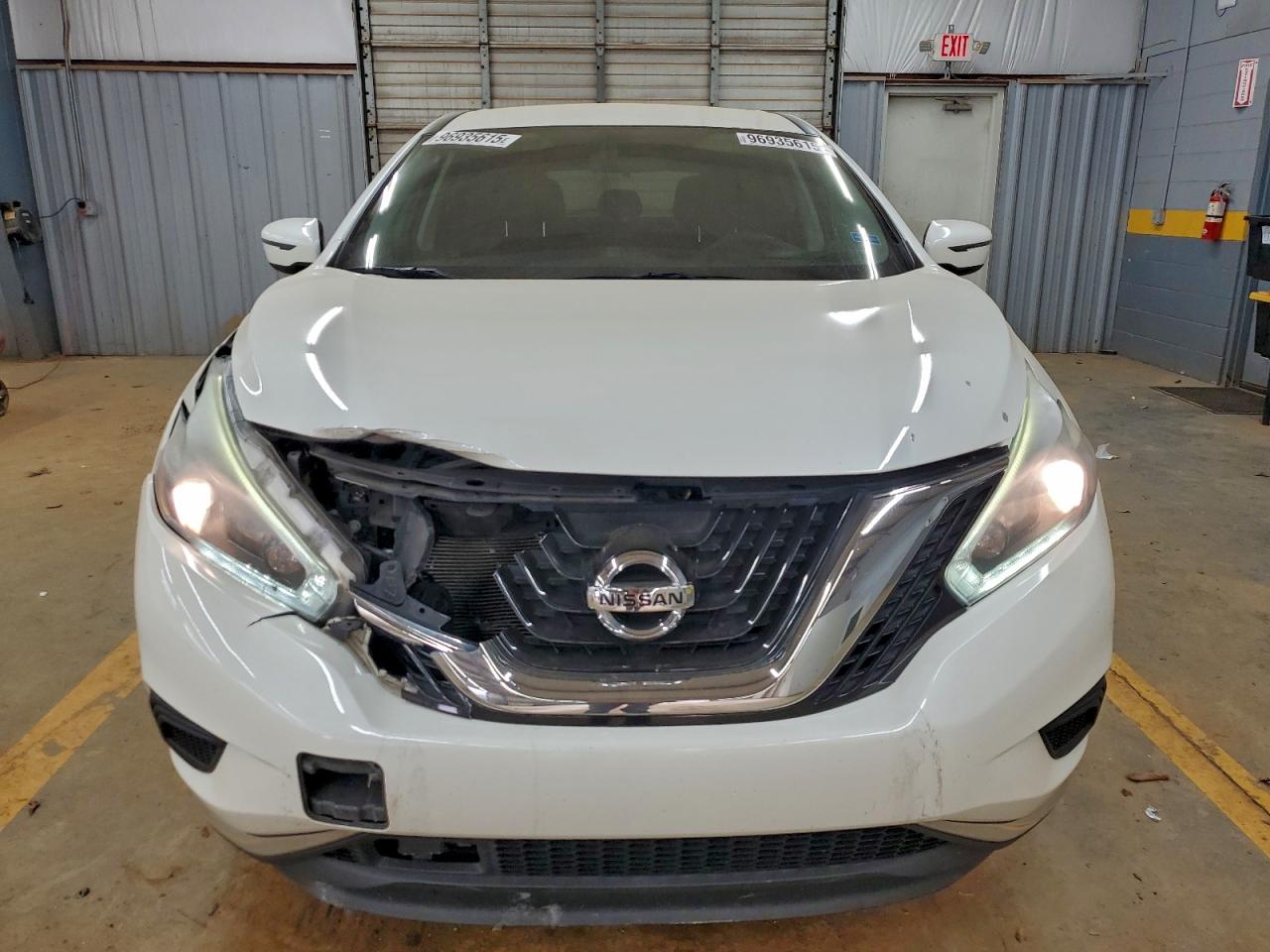 2018 NISSAN MURANO S photo 5