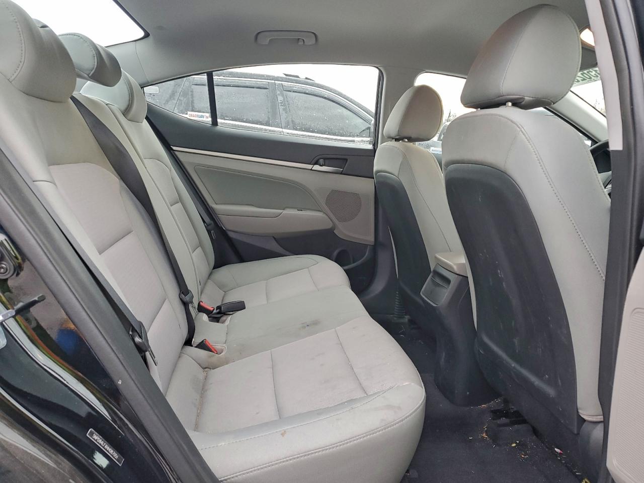 2017 HYUNDAI ELANTRA SE photo 10