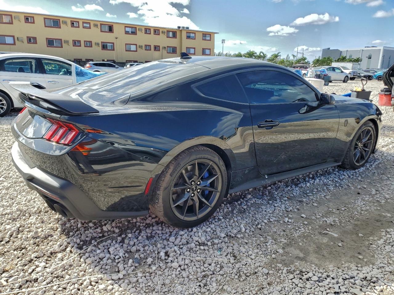 2024 FORD MUSTANG DARK HORSE photo 3
