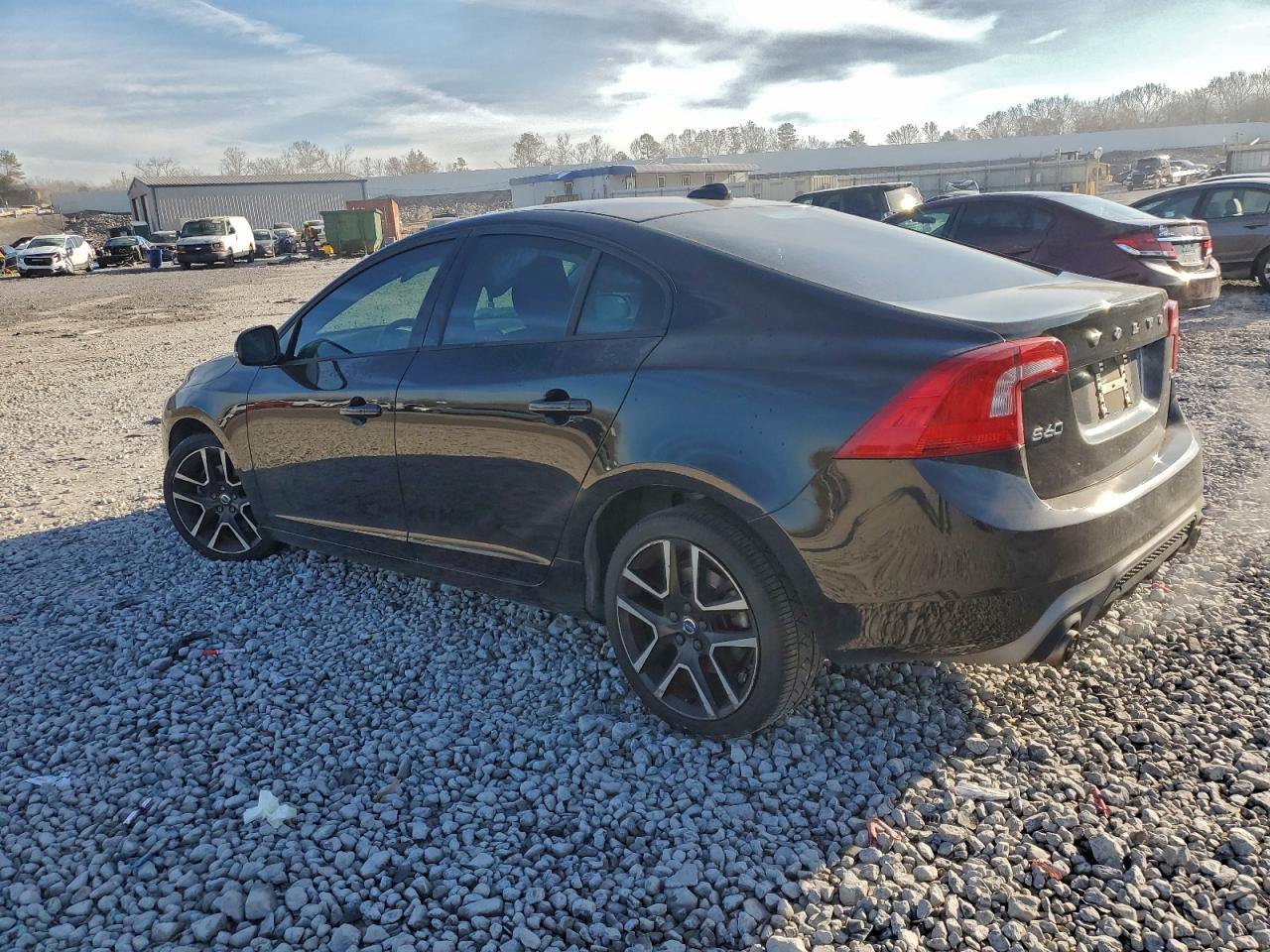 2017 VOLVO S60 photo 2