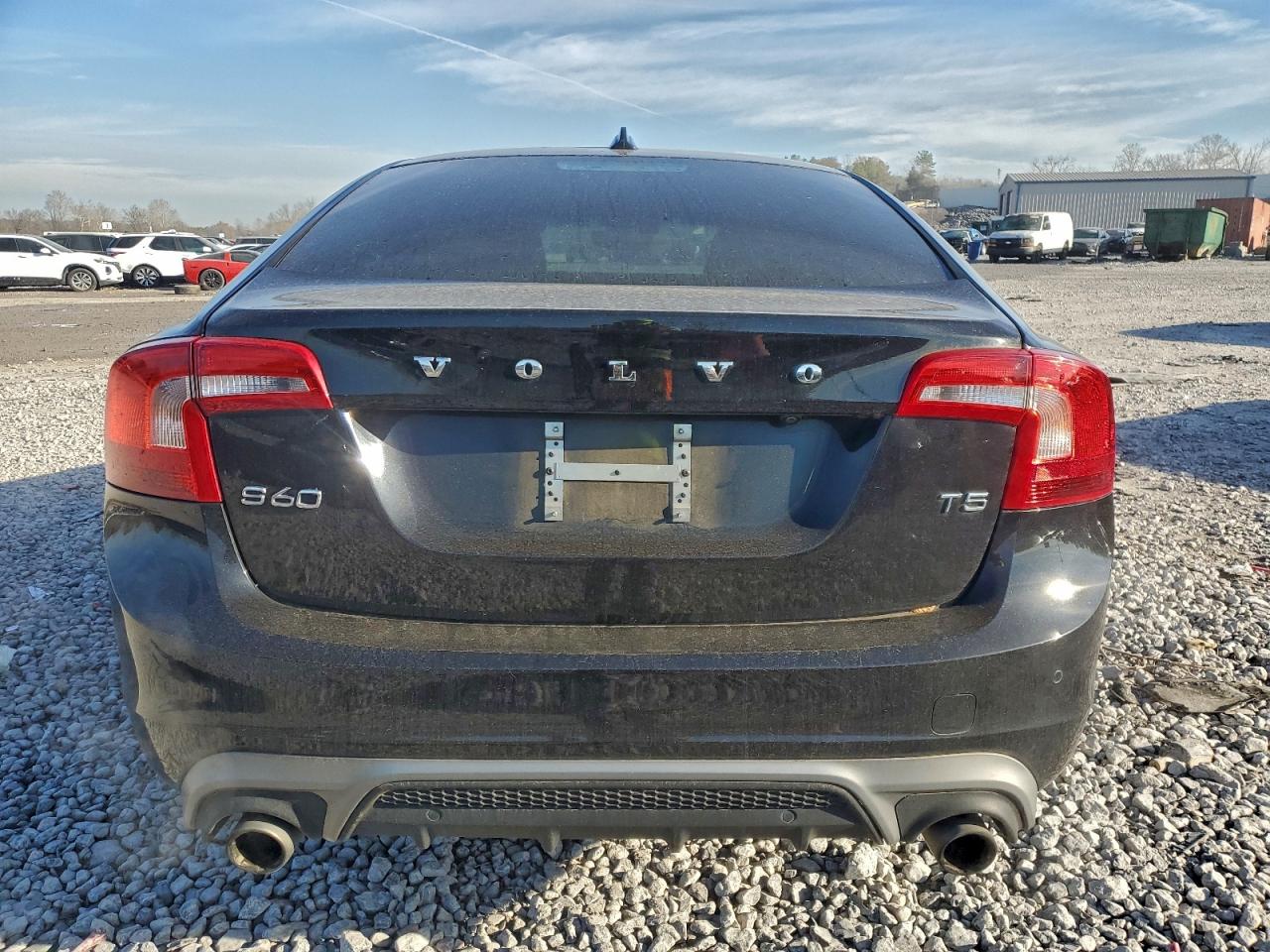 2017 VOLVO S60 photo 6