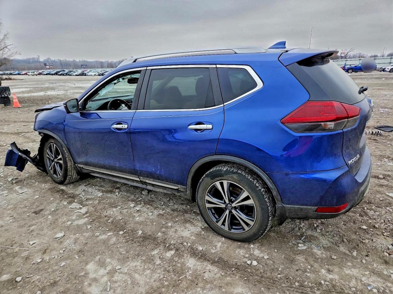 2018 NISSAN ROGUE S photo 2