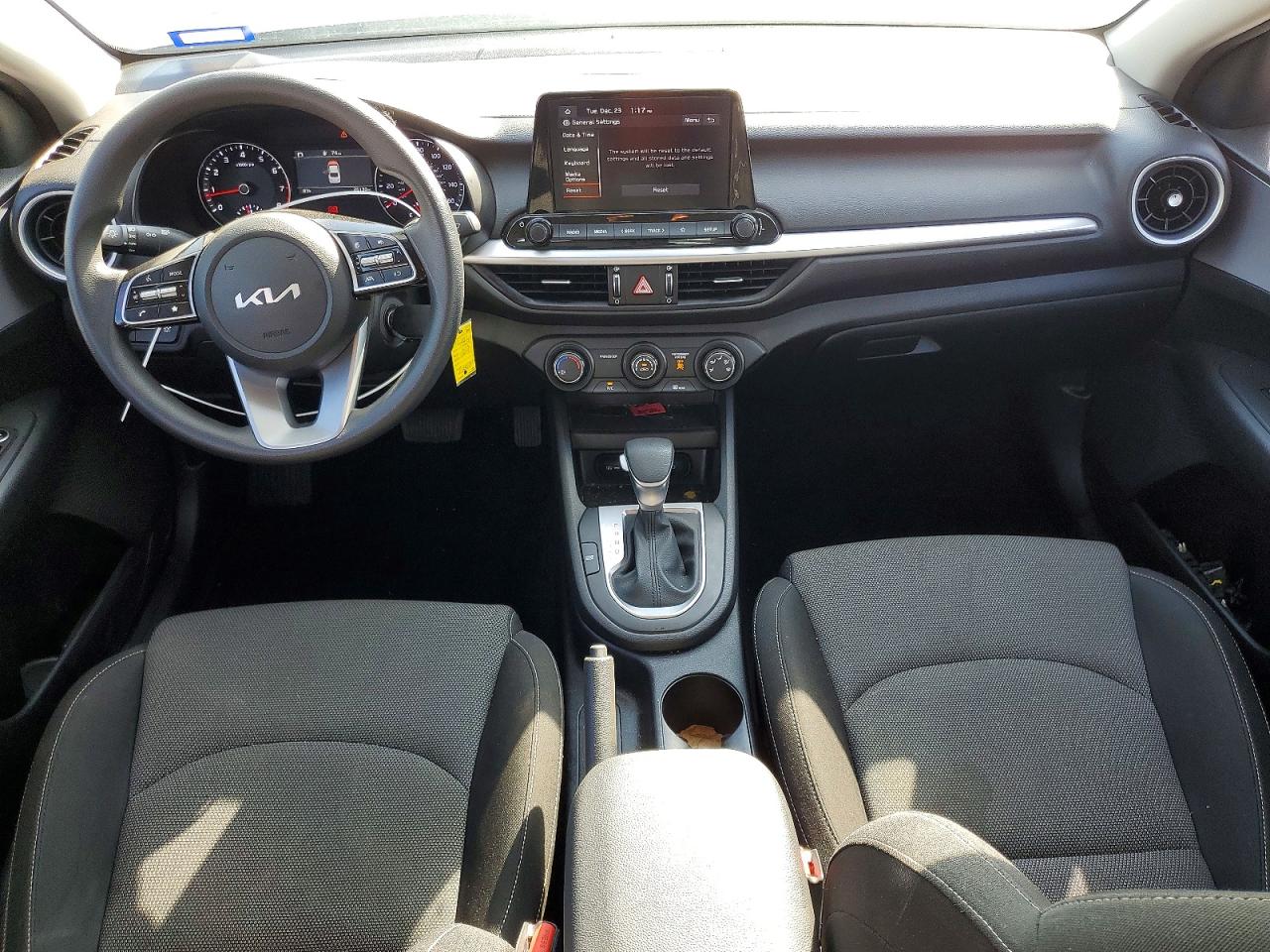 2024 KIA FORTE LX photo 8
