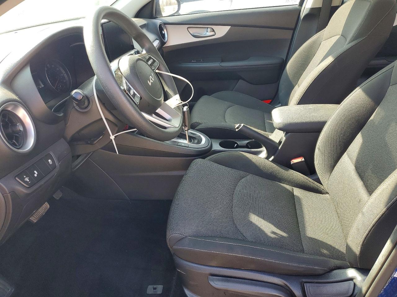 2024 KIA FORTE LX photo 7