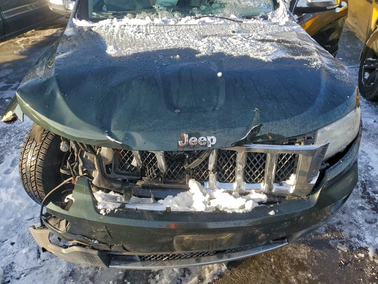 2011 JEEP GRAND CHEROKEE OVERLAND photo 12