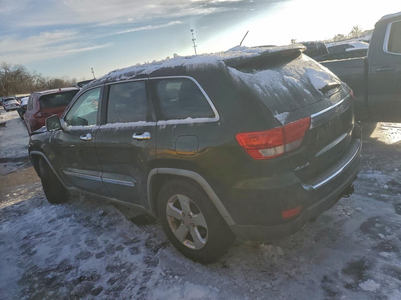 2011 JEEP GRAND CHEROKEE OVERLAND photo 2