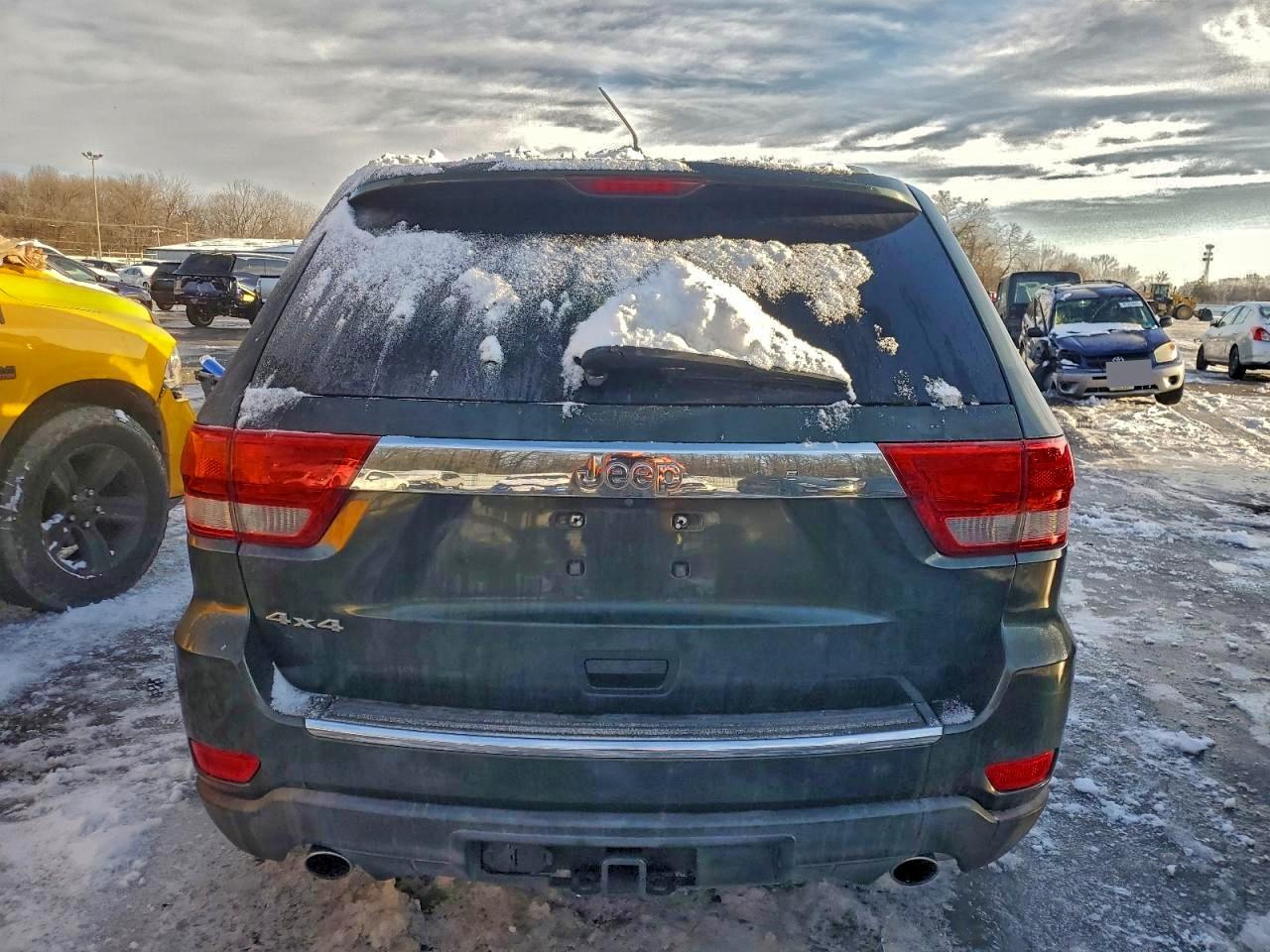 2011 JEEP GRAND CHEROKEE OVERLAND photo 6