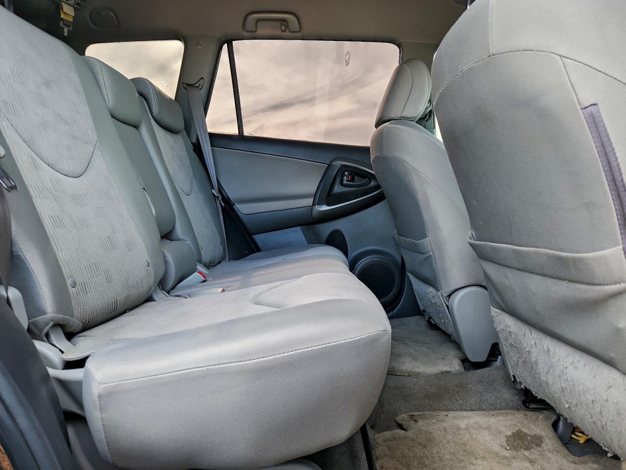 2010 TOYOTA RAV4 photo 19