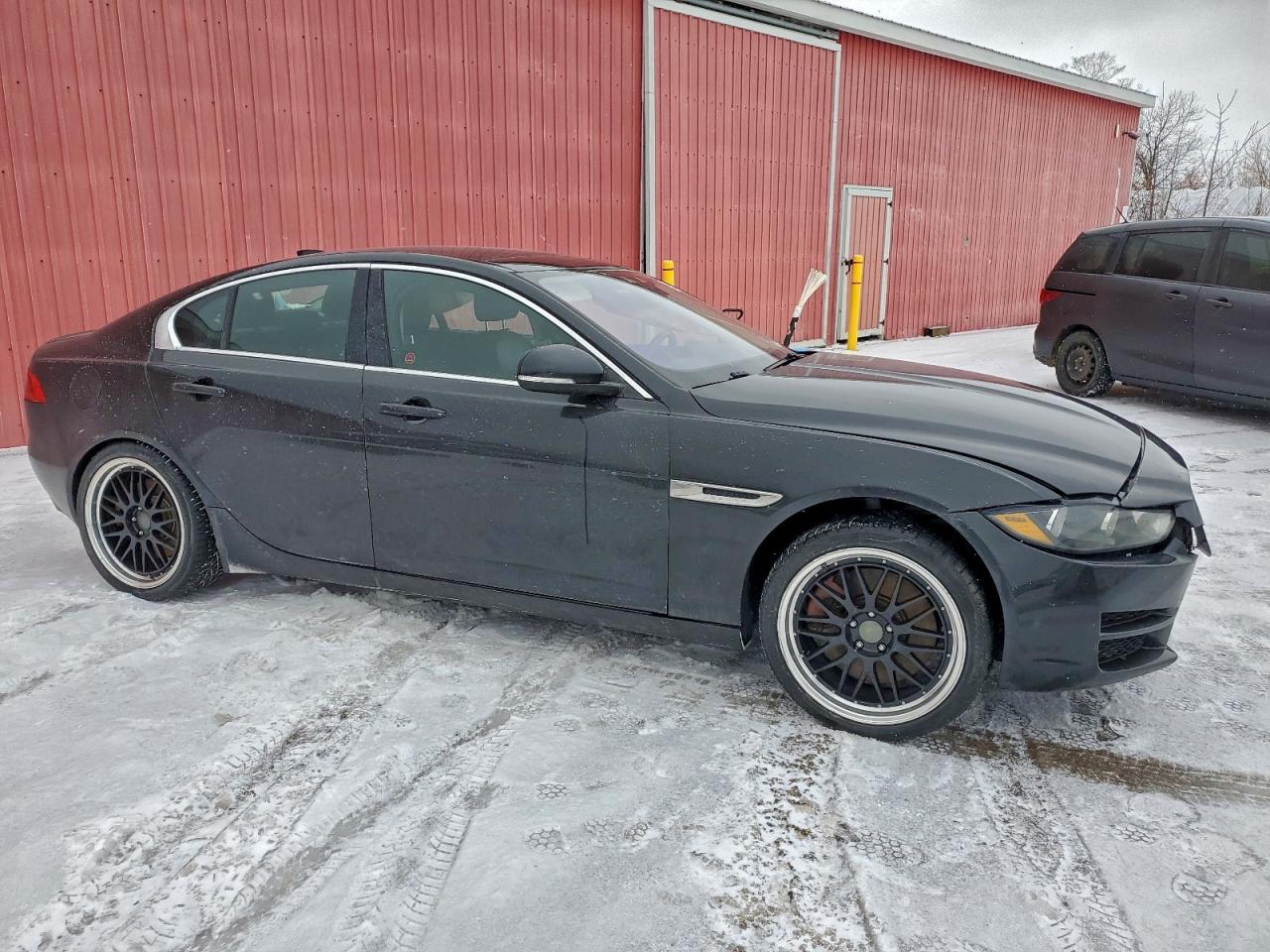 2017 JAGUAR XE PRESTIGE photo 7