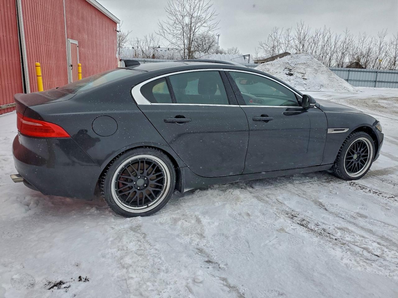 2017 JAGUAR XE PRESTIGE photo 5