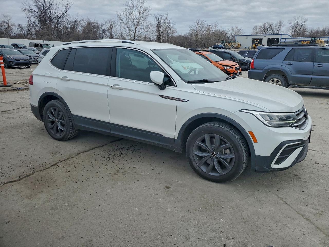 2024 VOLKSWAGEN TIGUAN SE photo 4