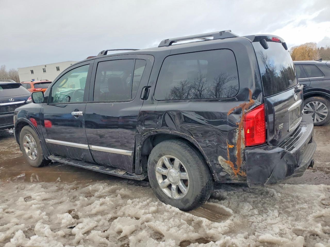 2004 INFINITI QX56 photo 2