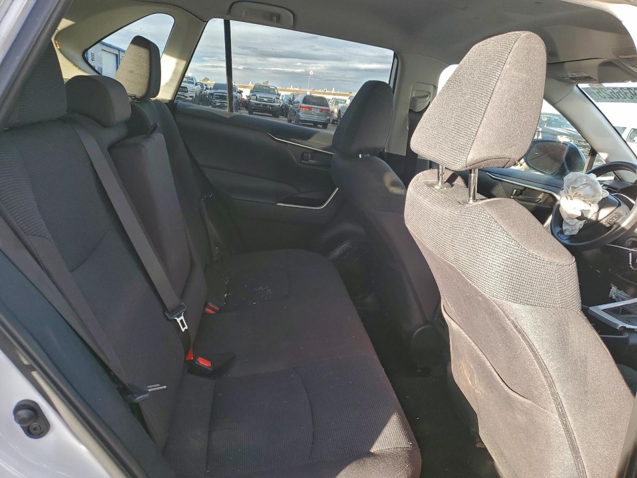 2024 TOYOTA RAV4 LE photo 10