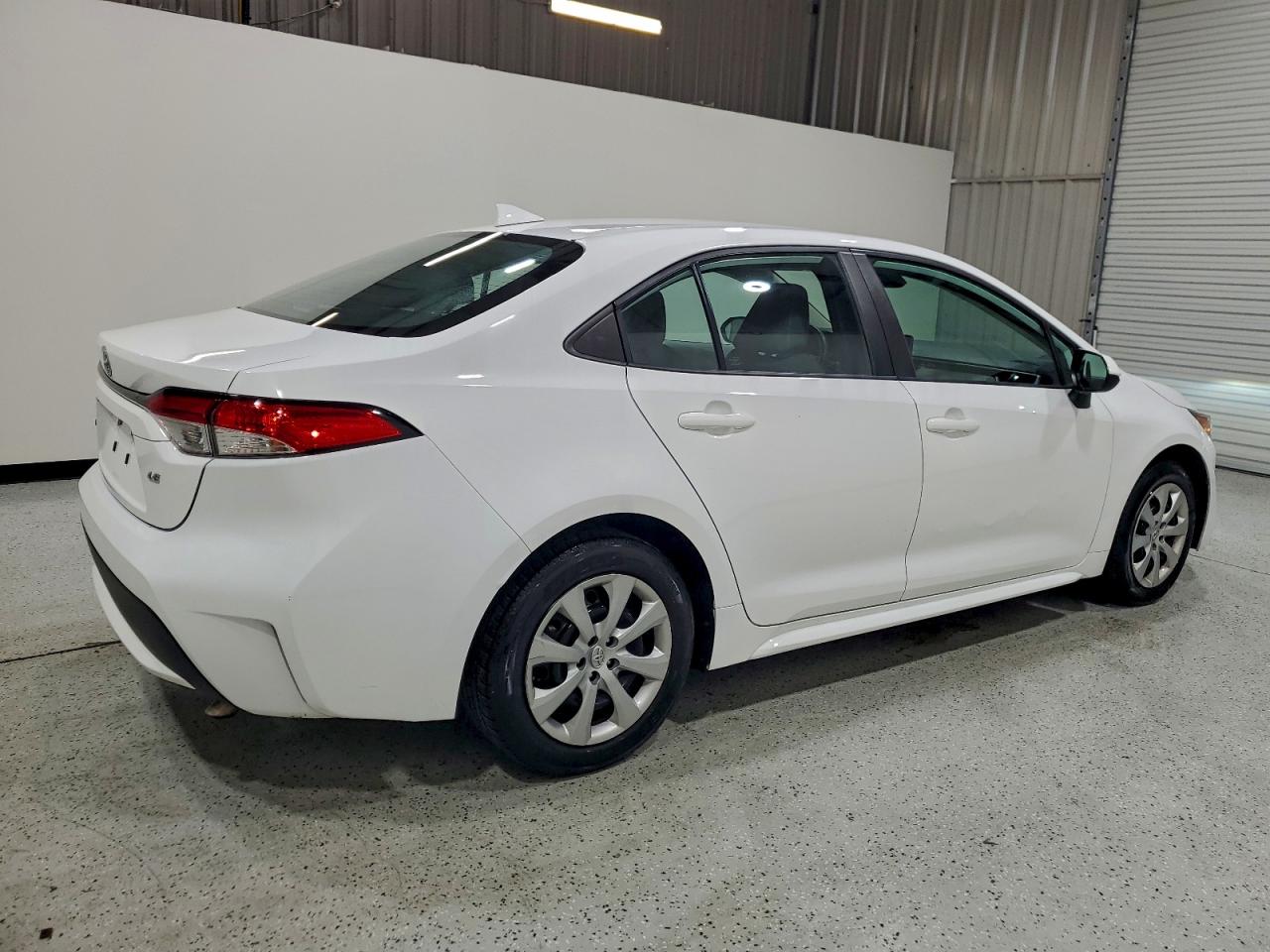 2022 TOYOTA COROLLA LE photo 3