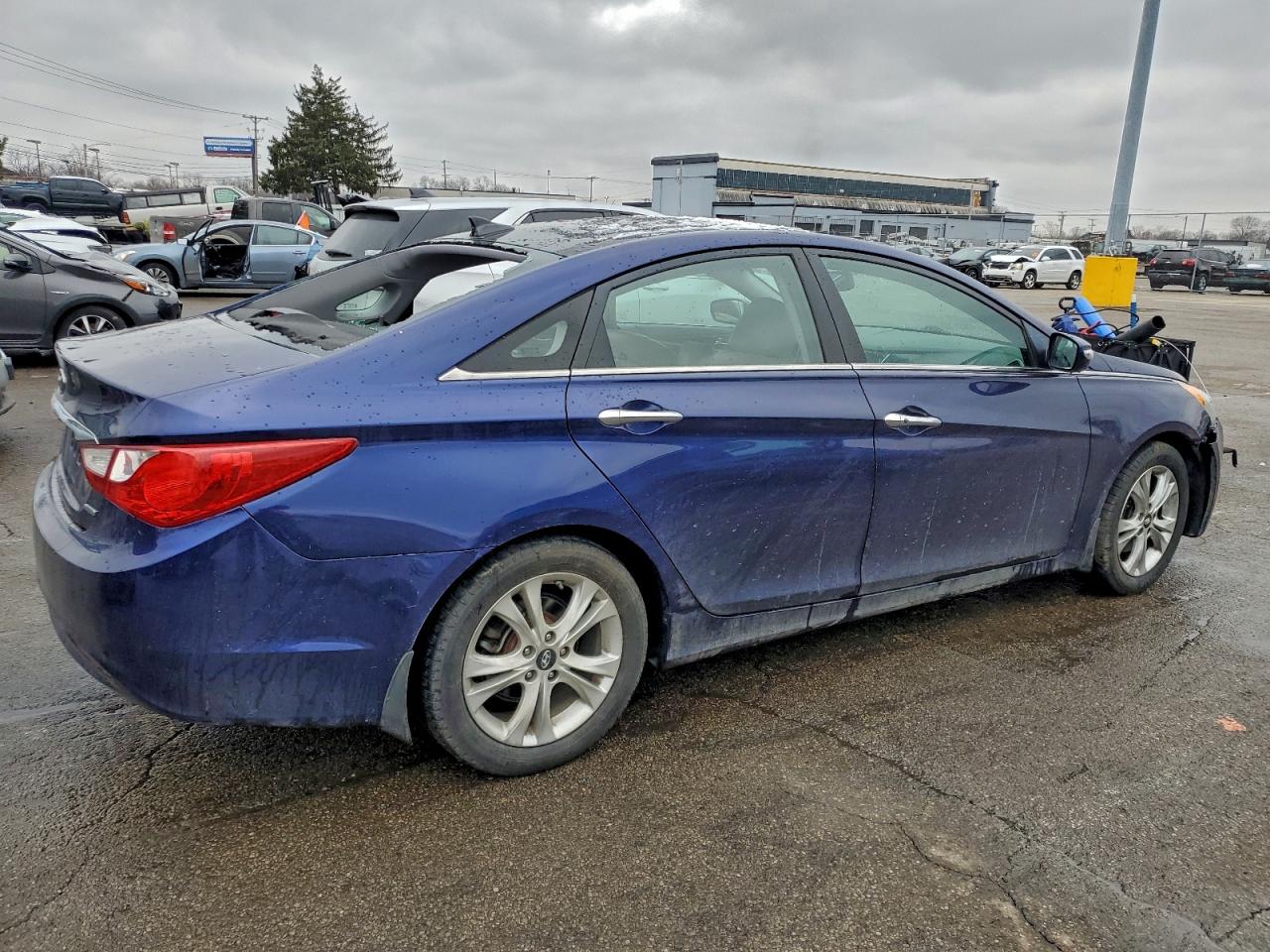 2013 HYUNDAI SONATA SE photo 3