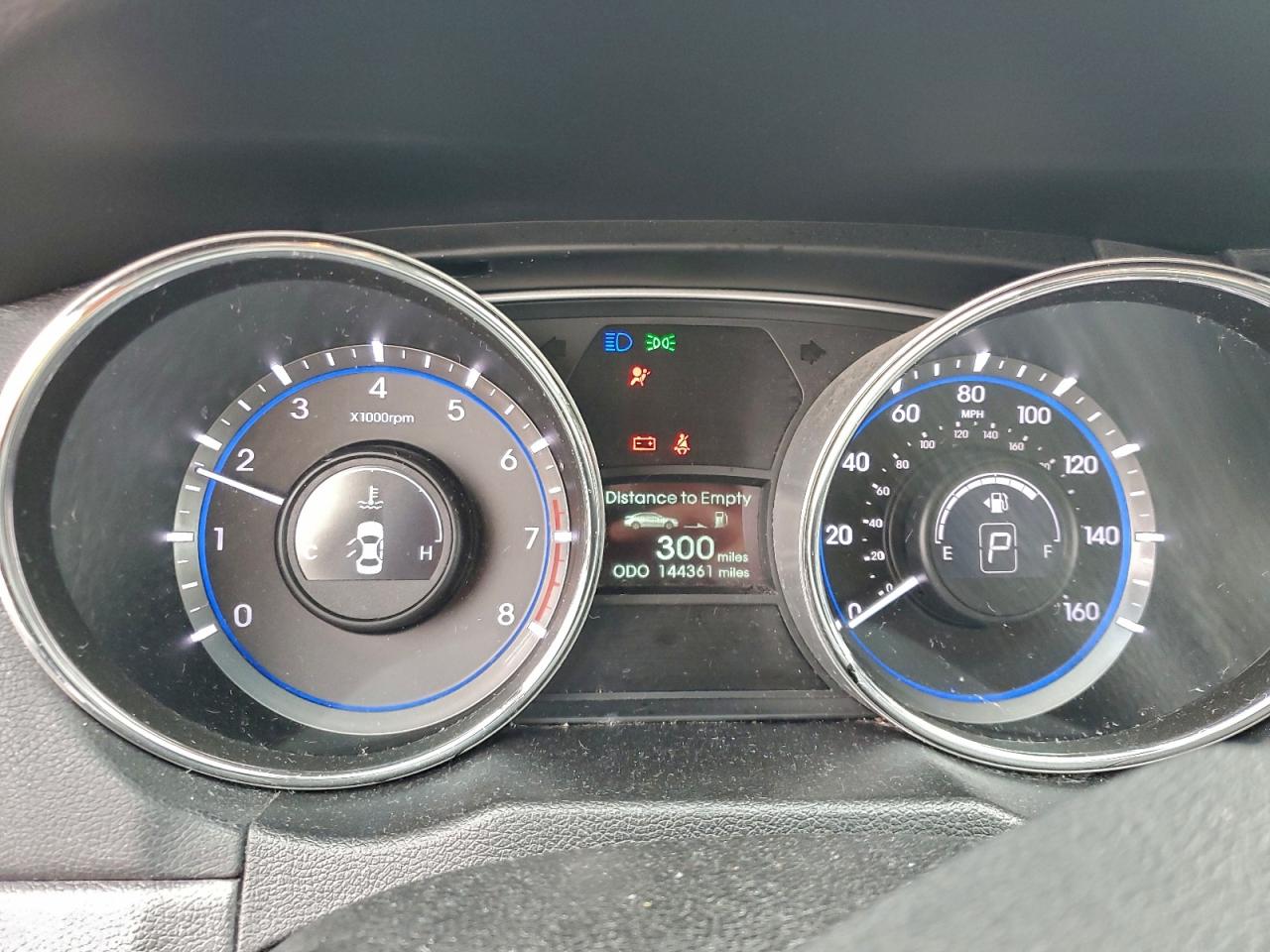 2013 HYUNDAI SONATA SE photo 9