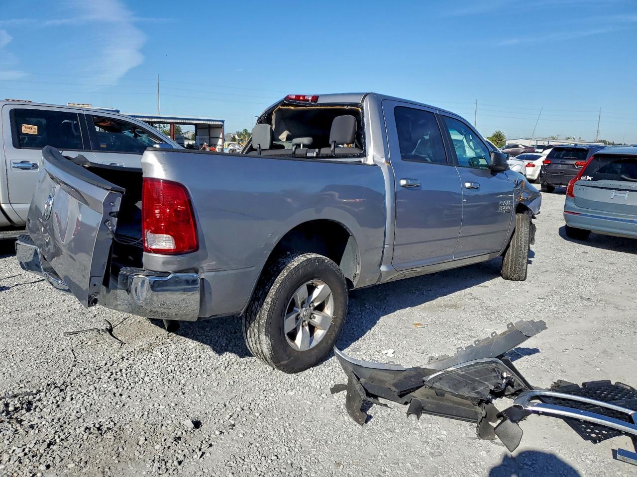 2021 RAM 1500 CLASSIC SLT photo 3