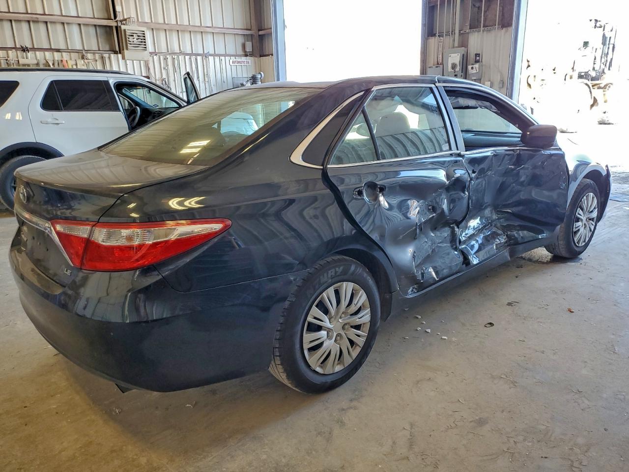 2015 TOYOTA CAMRY LE photo 7