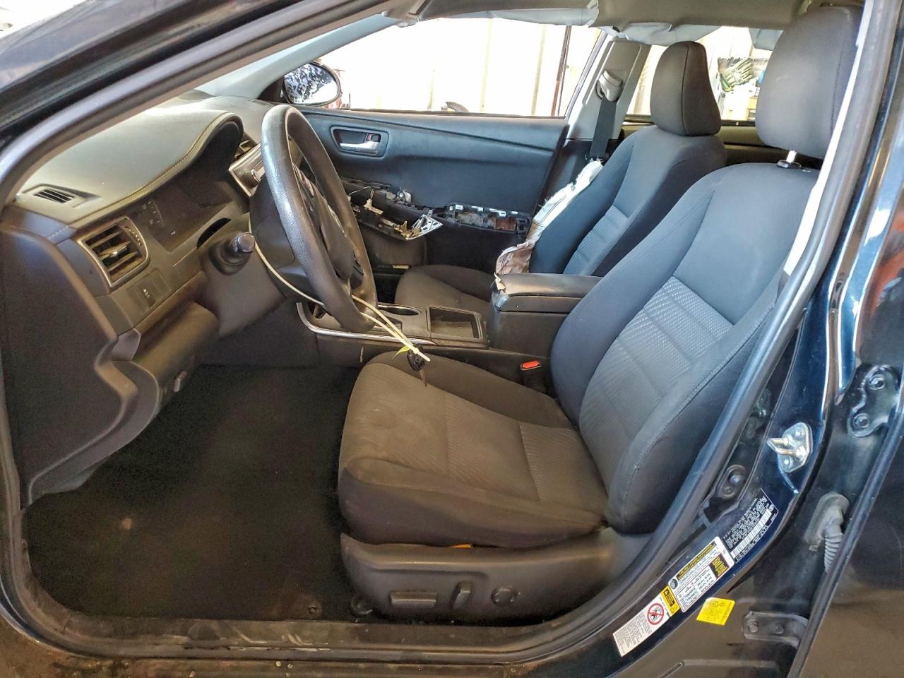 2015 TOYOTA CAMRY LE photo 19