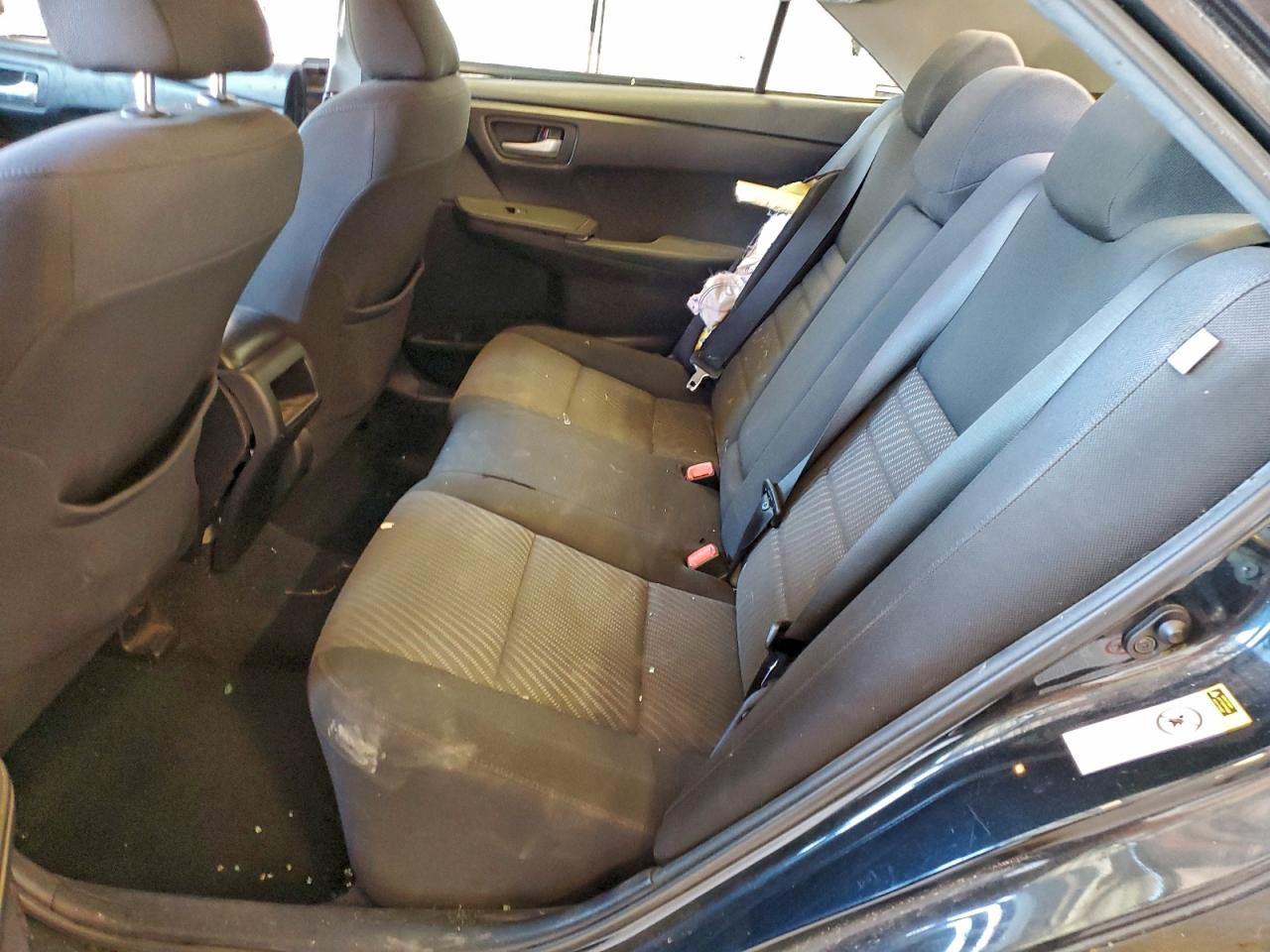 2015 TOYOTA CAMRY LE photo 28