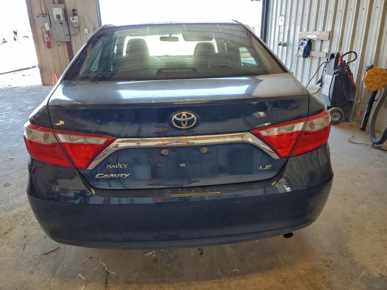 2015 TOYOTA CAMRY LE photo 16