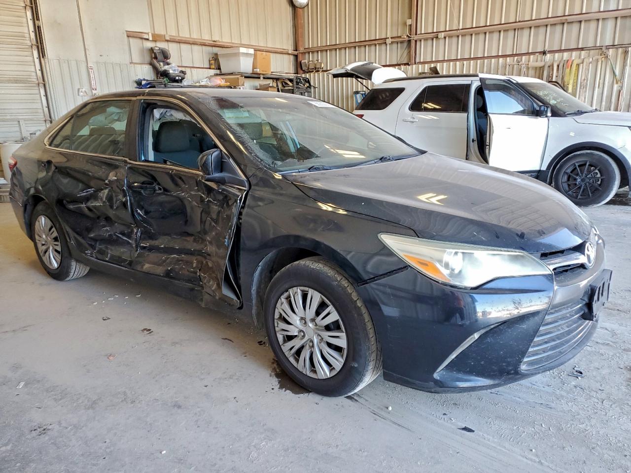 2015 TOYOTA CAMRY LE photo 10