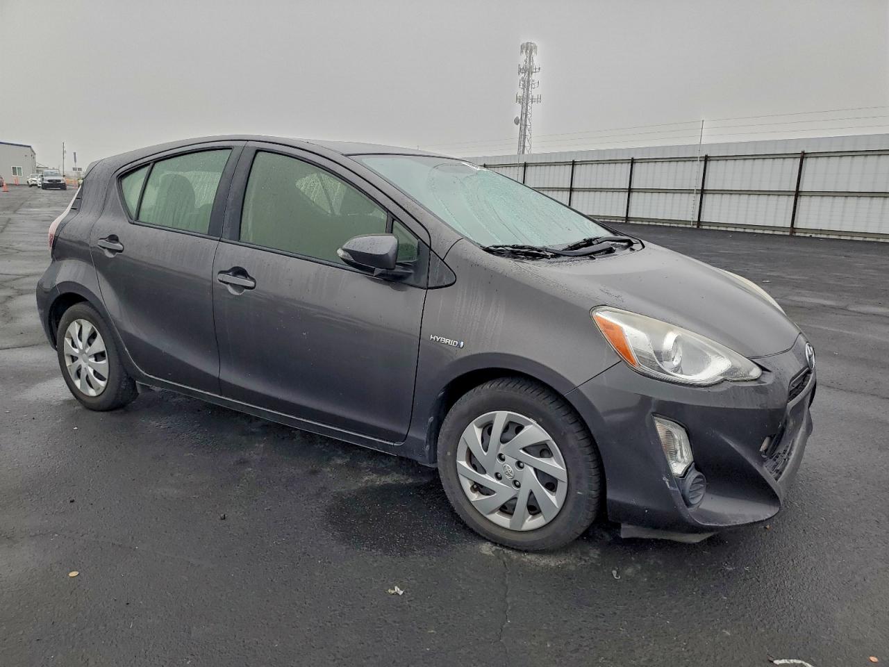 2015 TOYOTA PRIUS C TWO photo 4
