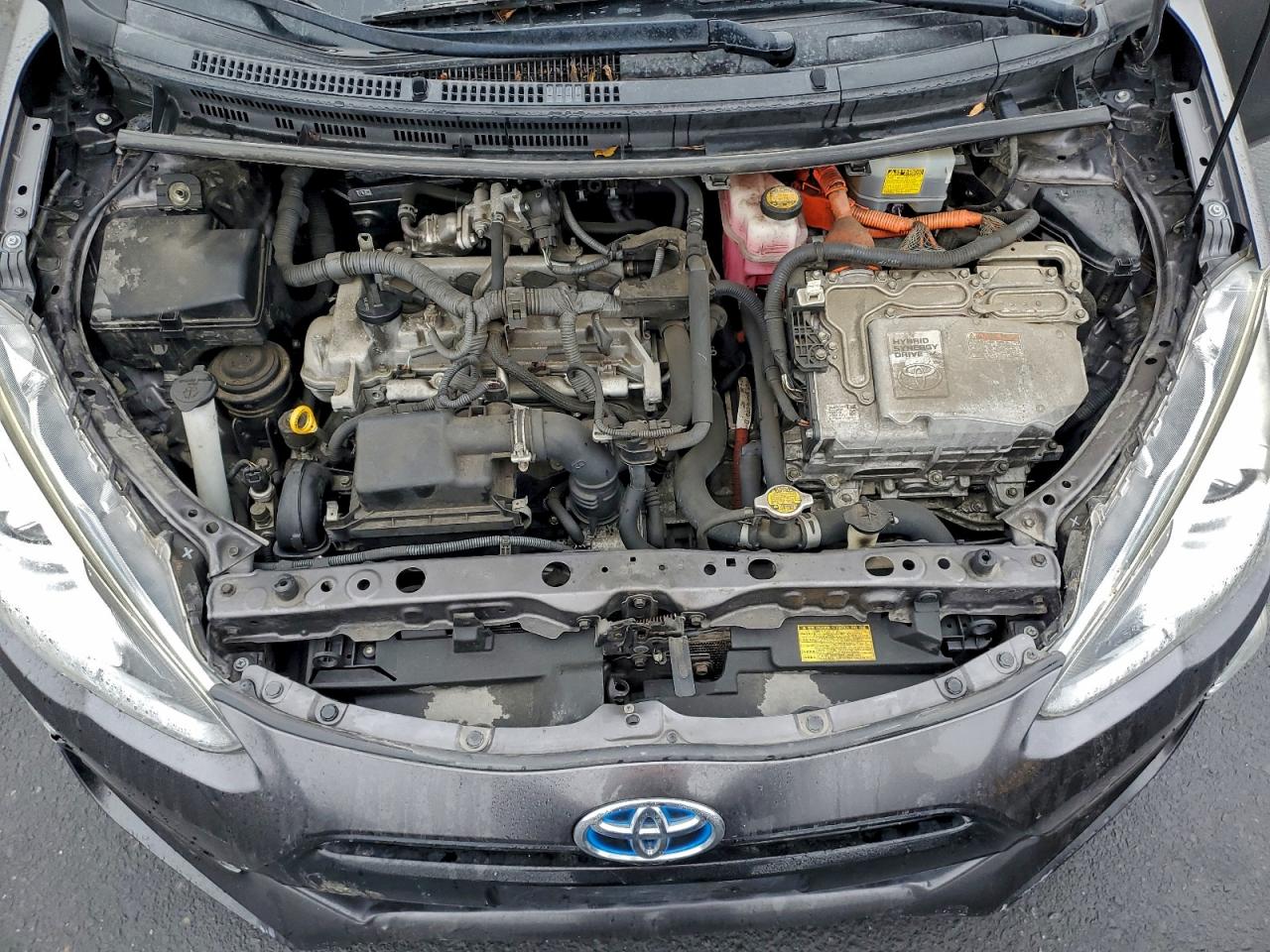 2015 TOYOTA PRIUS C TWO photo 11