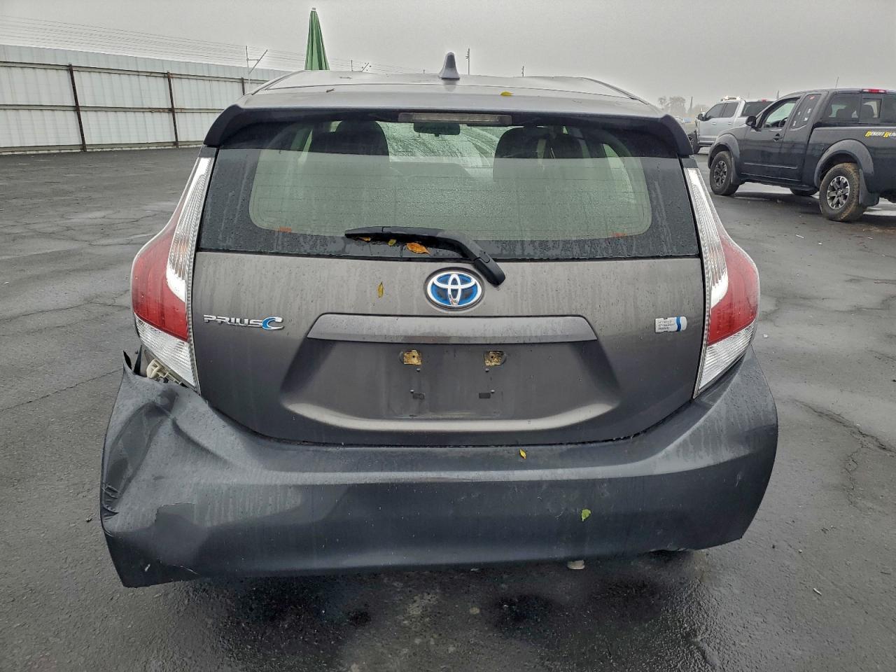 2015 TOYOTA PRIUS C TWO photo 6