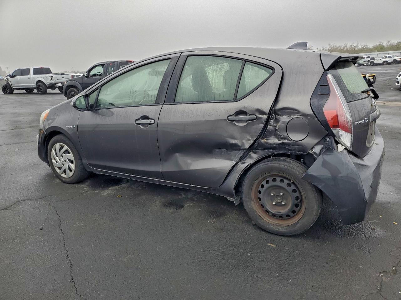 2015 TOYOTA PRIUS C TWO photo 2