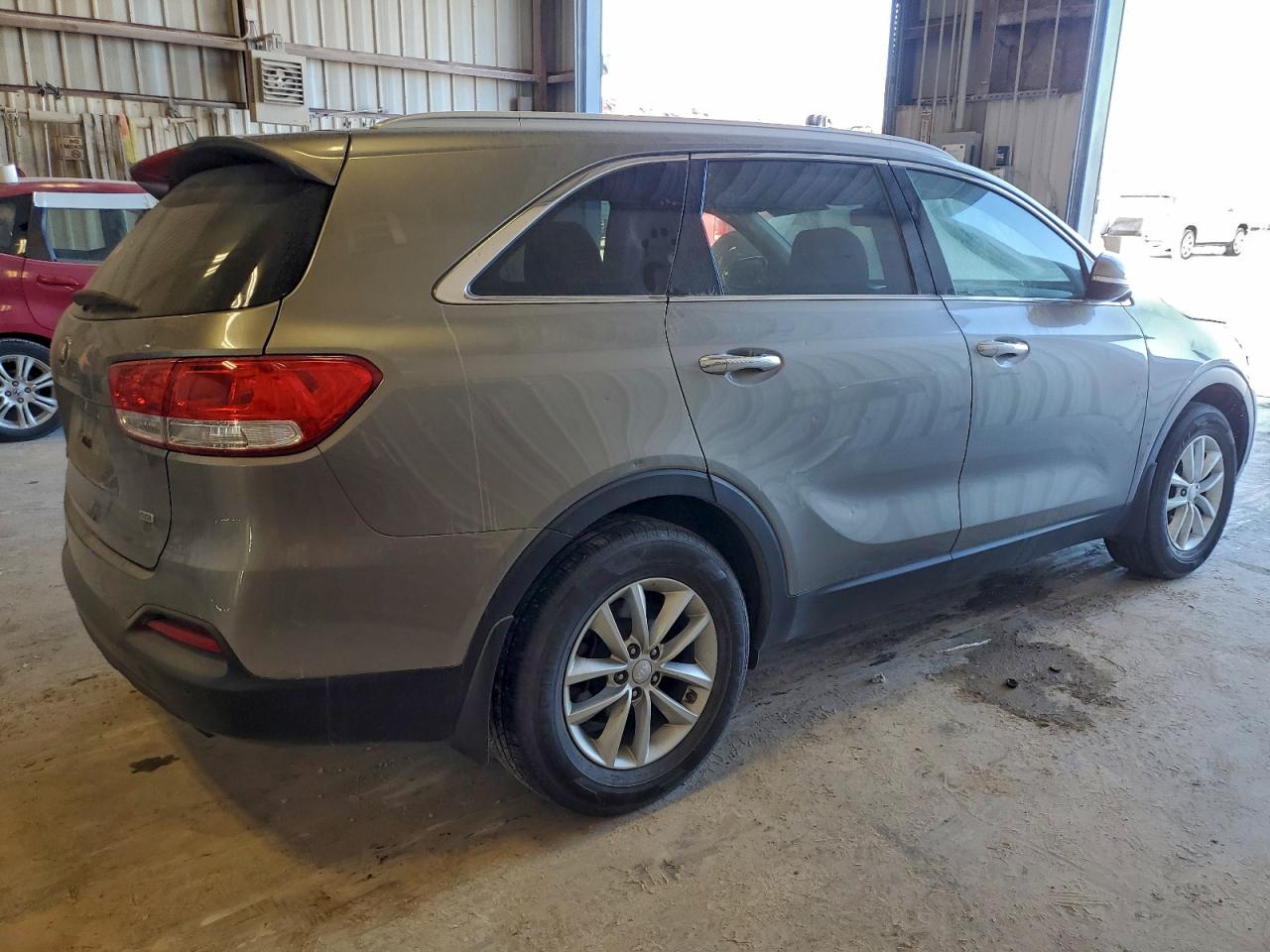 2017 KIA SORENTO LX photo 3