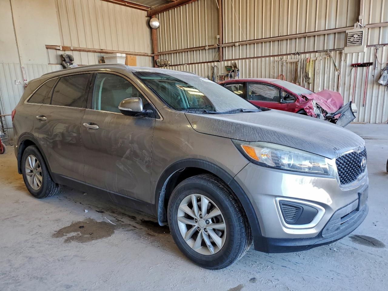 2017 KIA SORENTO LX photo 4