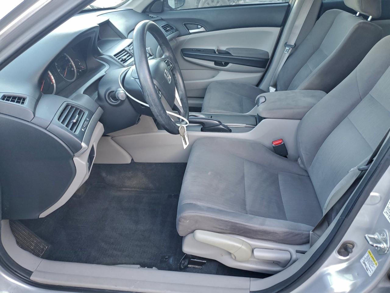 2011 HONDA ACCORD LX photo 19