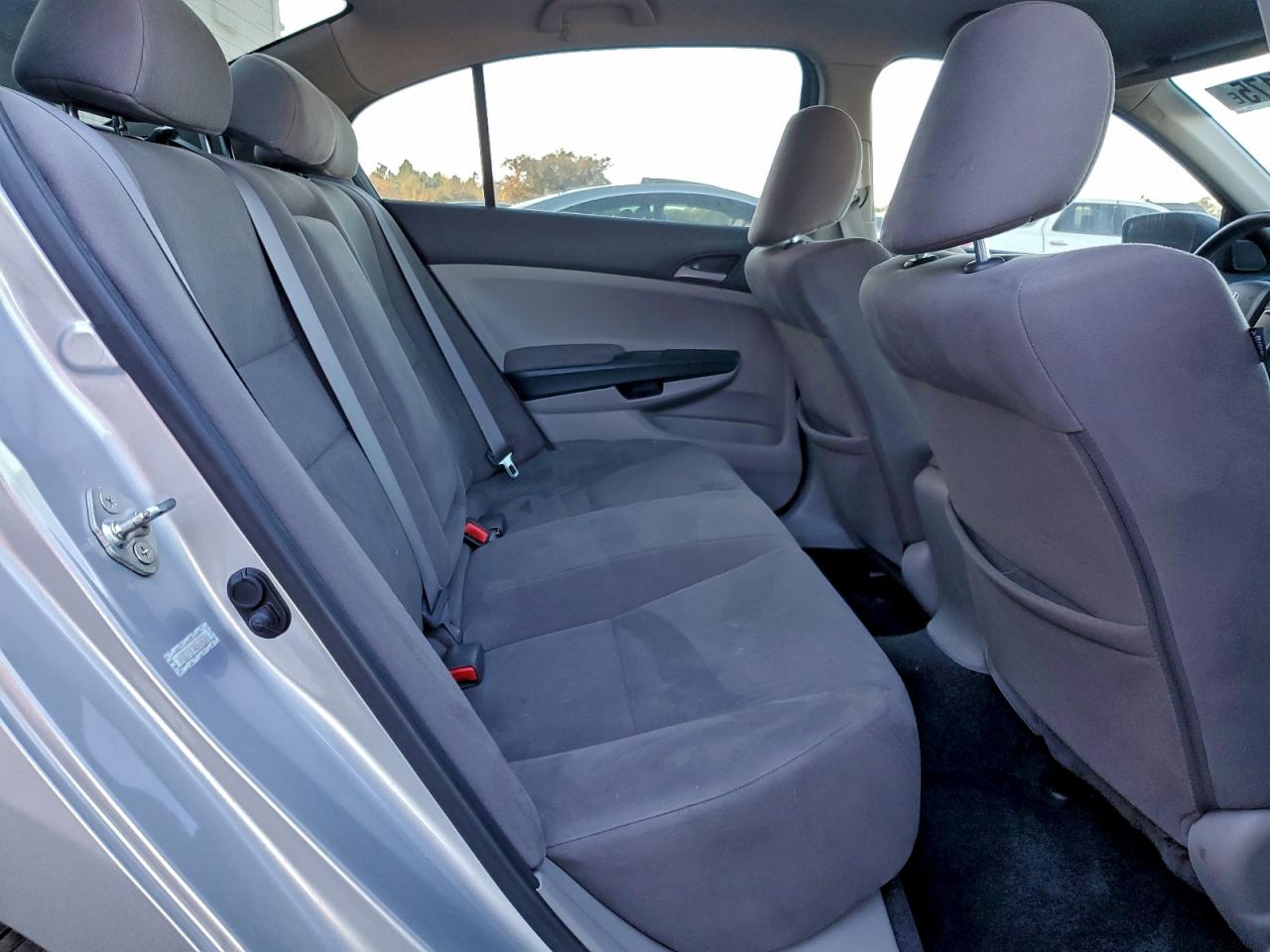 2011 HONDA ACCORD LX photo 28