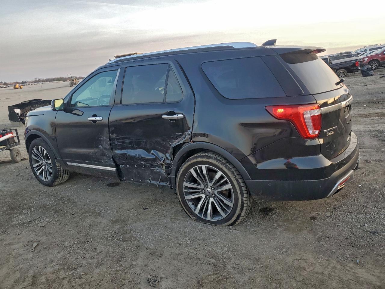 2017 FORD EXPLORER PLATINUM photo 2