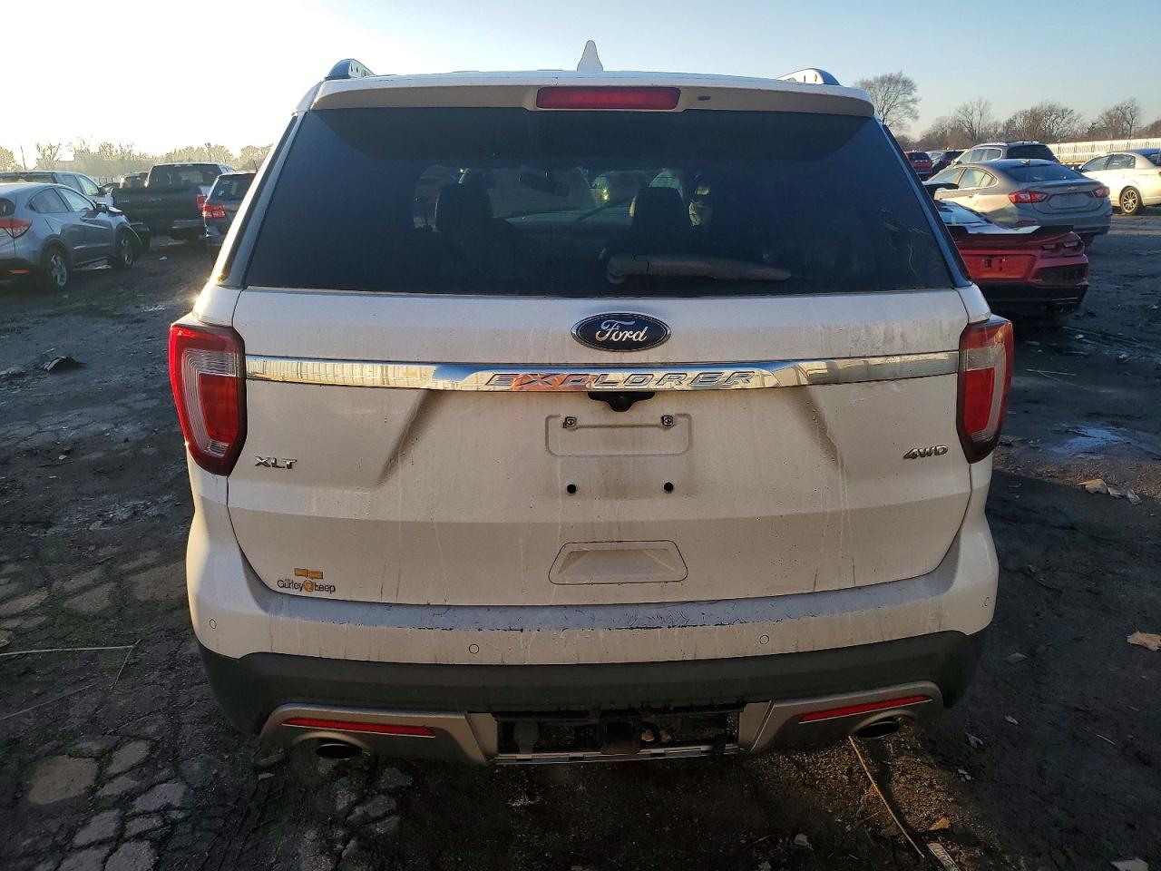 2017 FORD EXPLORER XLT photo 6