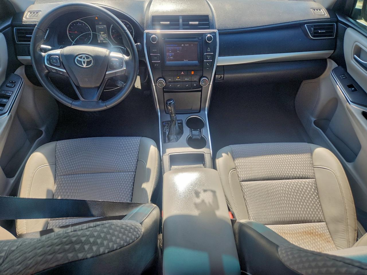 2015 TOYOTA CAMRY LE photo 8