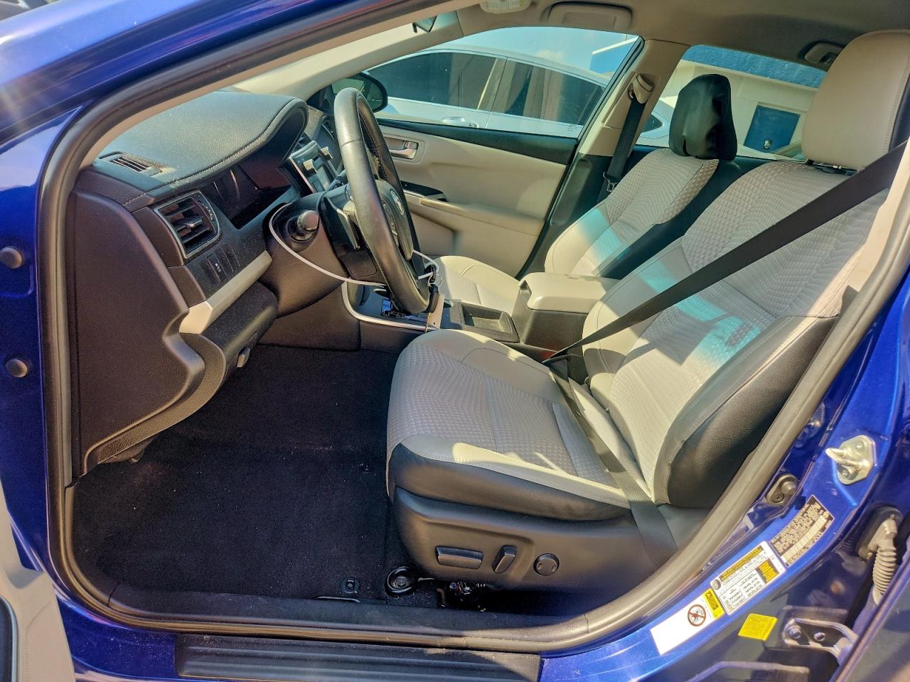 2015 TOYOTA CAMRY LE photo 7