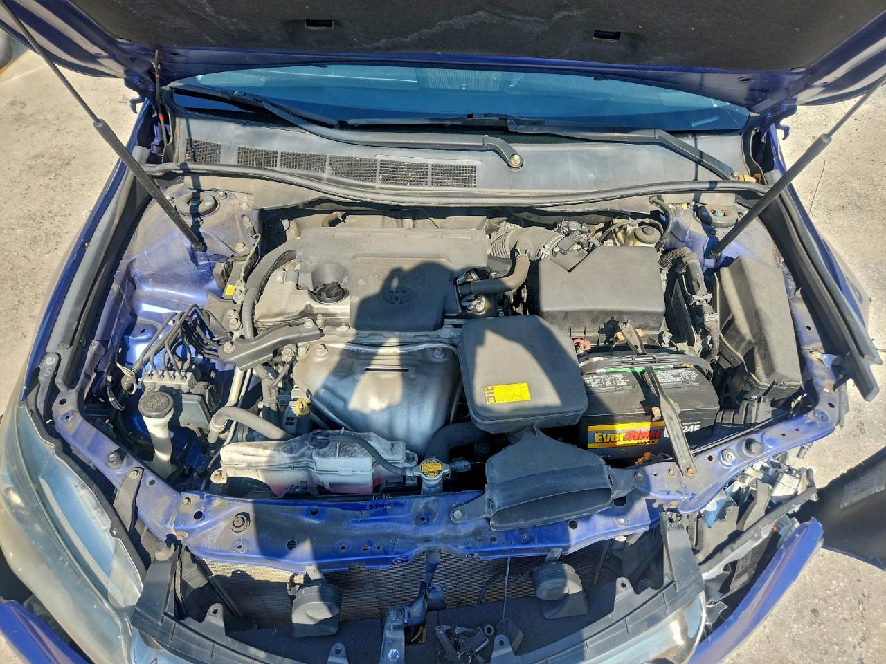 2015 TOYOTA CAMRY LE photo 11