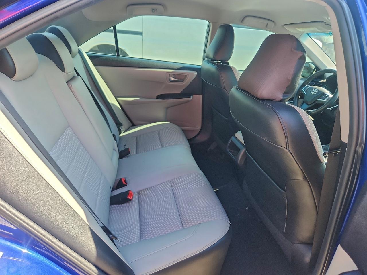 2015 TOYOTA CAMRY LE photo 10