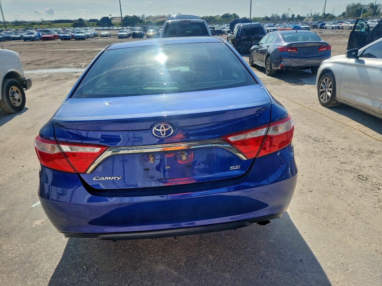 2015 TOYOTA CAMRY LE photo 6