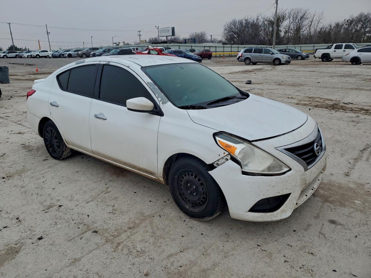 2018 NISSAN VERSA SV photo 4