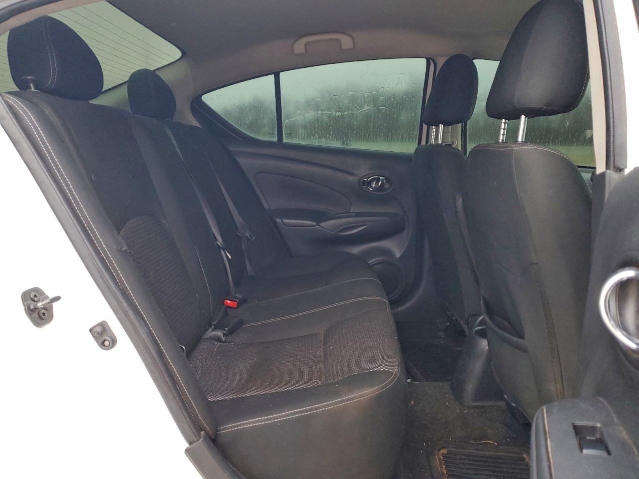 2018 NISSAN VERSA SV photo 10