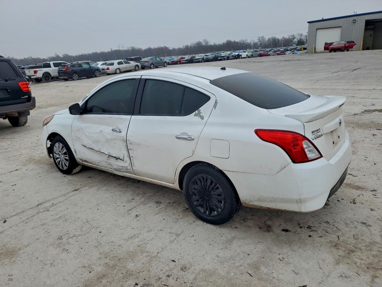 2018 NISSAN VERSA SV photo 2