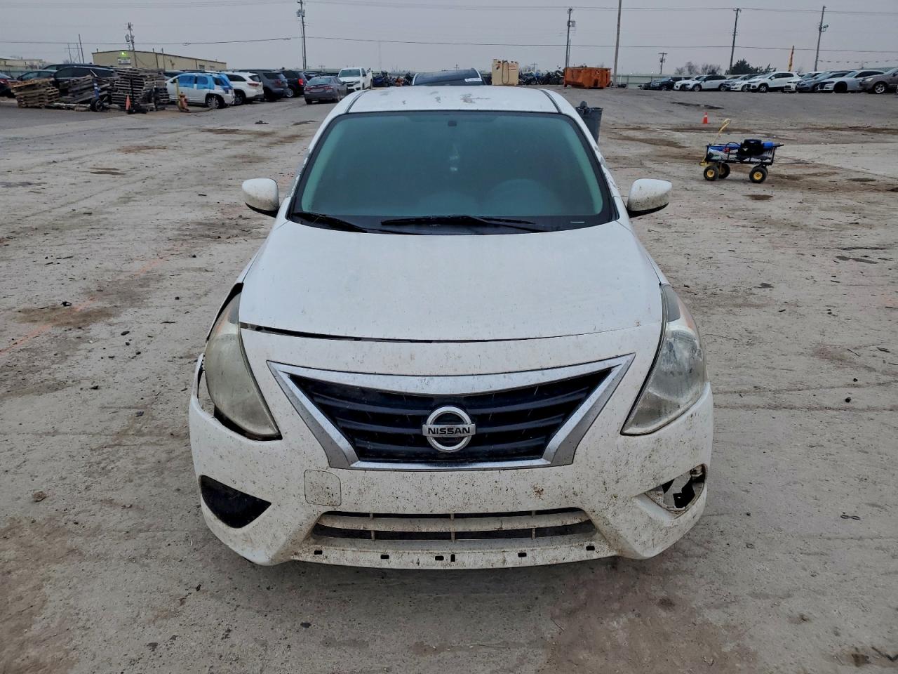 2018 NISSAN VERSA SV photo 5