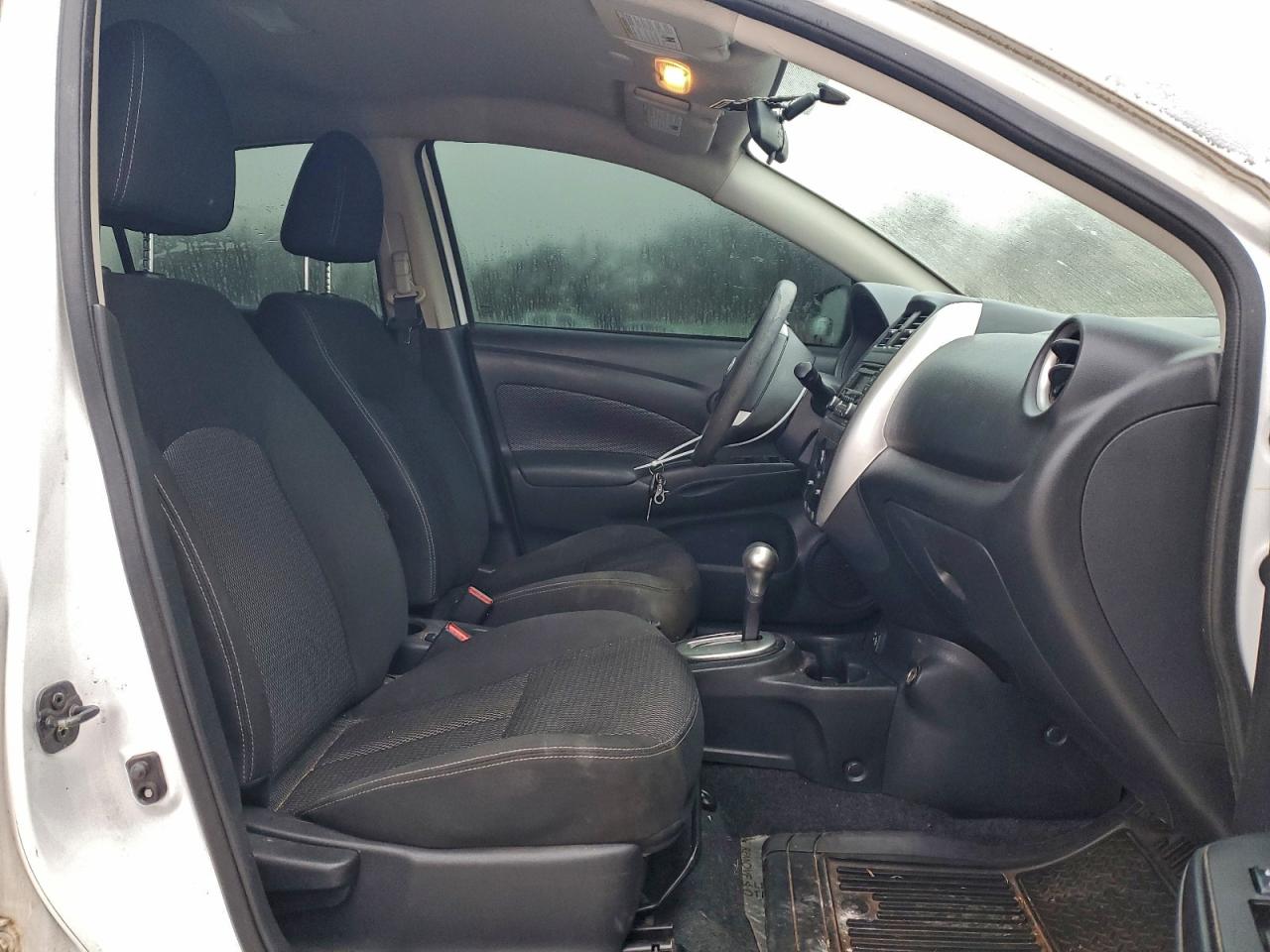 2018 NISSAN VERSA SV photo 7